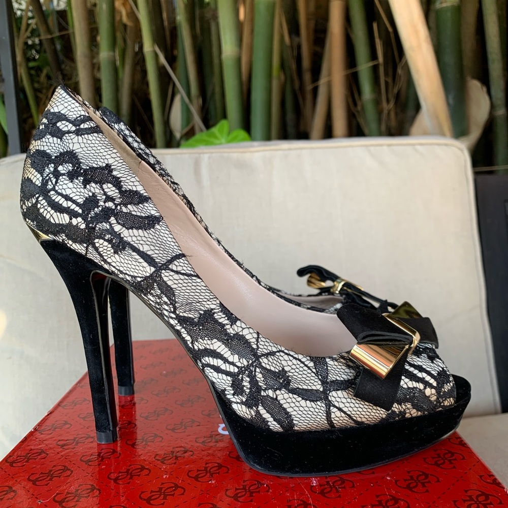Guess women’s shoes, size 7M, black and gold